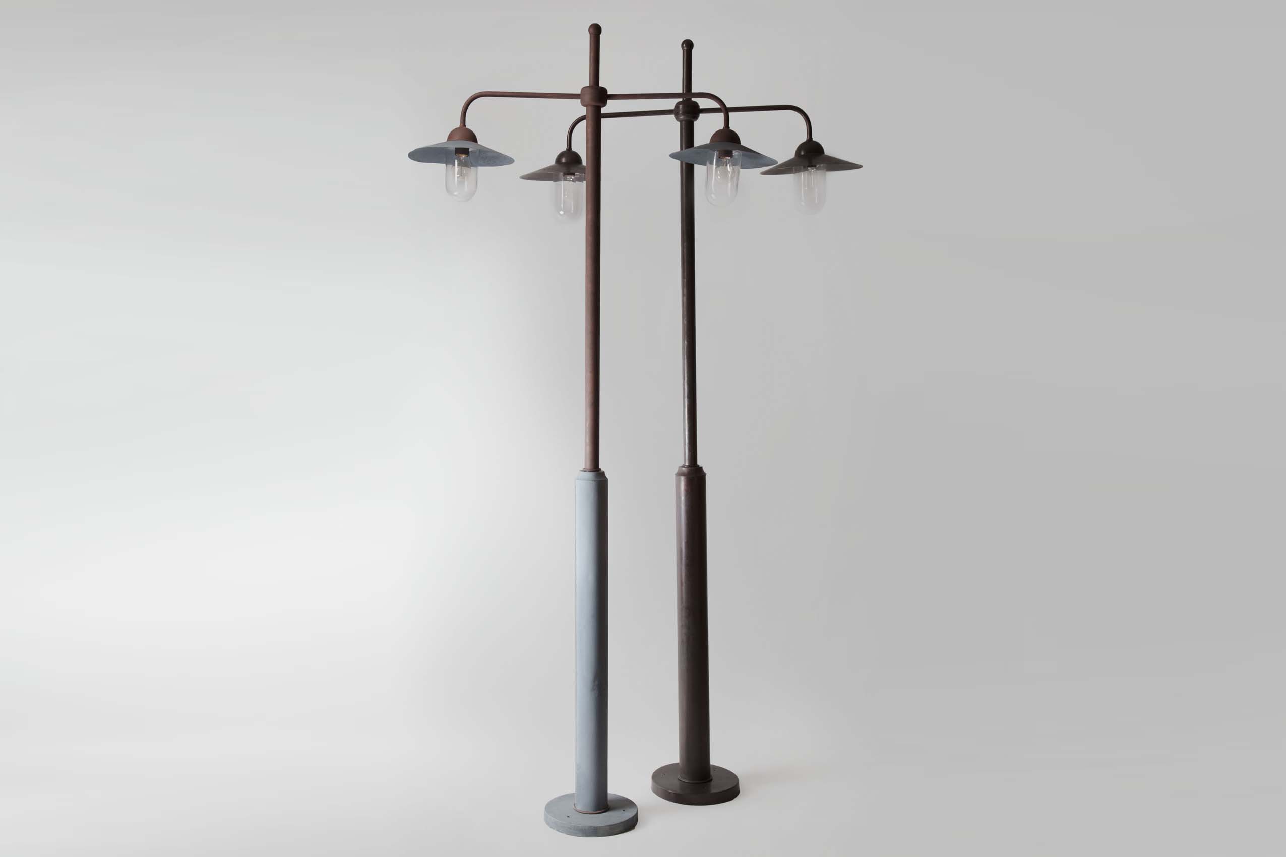 82847 2 Lampadaire Cour Cheverny GM VZ Lumart BD 5